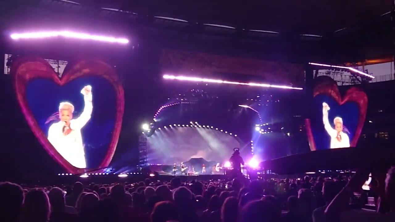 Pink Live  - What About Us -  Beautiful Trauma World Tour Frankfurt