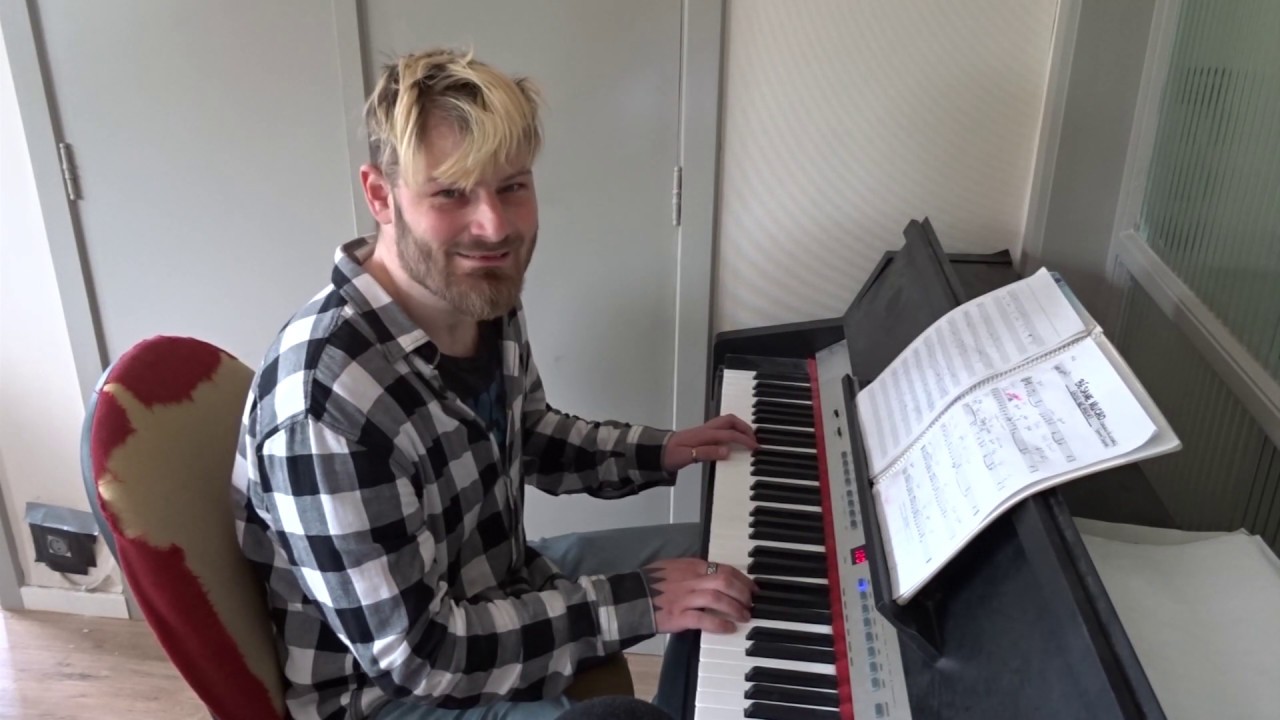 MasterKey Studios - Don't Look Back In Anger (Oasis Cover)