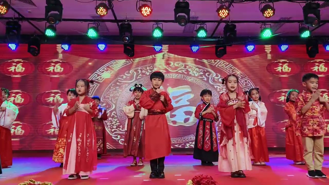 การแสดงกิจกรรมเฉลิมฉลองตรุษจีน 69 สีตบุตร อ.3/2