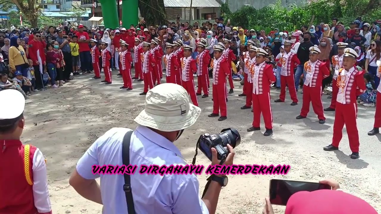Parade Barisan Yang Menghebohkan Kaum Ibu