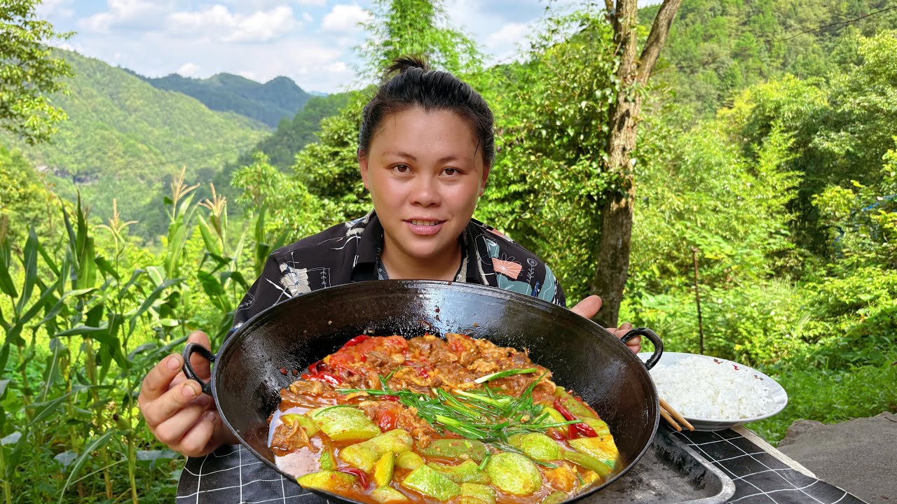 今天做一大锅番茄炖牛腩直接吃过瘾 made a pot of tomato stewed beef brisket today