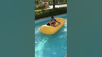 Bé vui chơi tại công viên nước Vinpearl Phú Quốc - Fin vui chơi tại sông lười - 2 tuổi