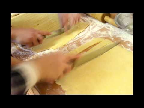 Video: Biezpiena ēdieni: Kā Pagatavot Gardas Siera Kūkas