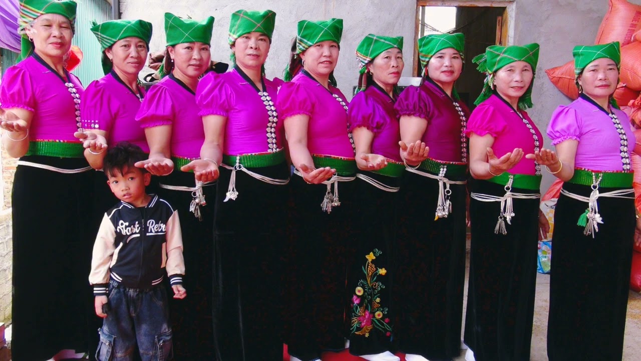 Ảnh đẹp các đội văn nghệ bản mường chiến một cùng bản phày du suôn mừng lễ thành hôn 