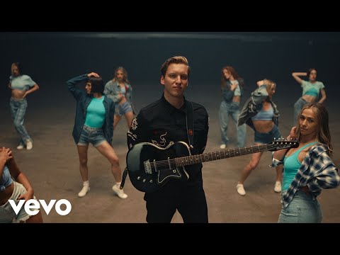 Смотреть клип George Ezra - Dance All Over Me