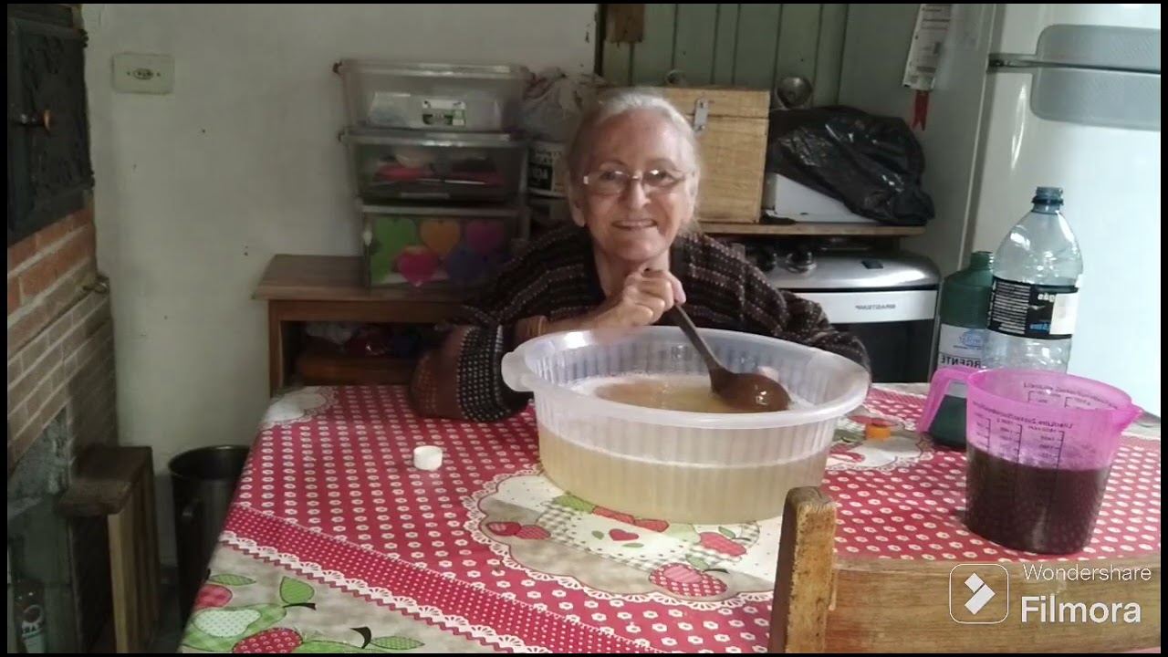 UM LITRO De CONCENTRADO VOCÊS FAZEM 10FRASCOS DE DETERGENTE