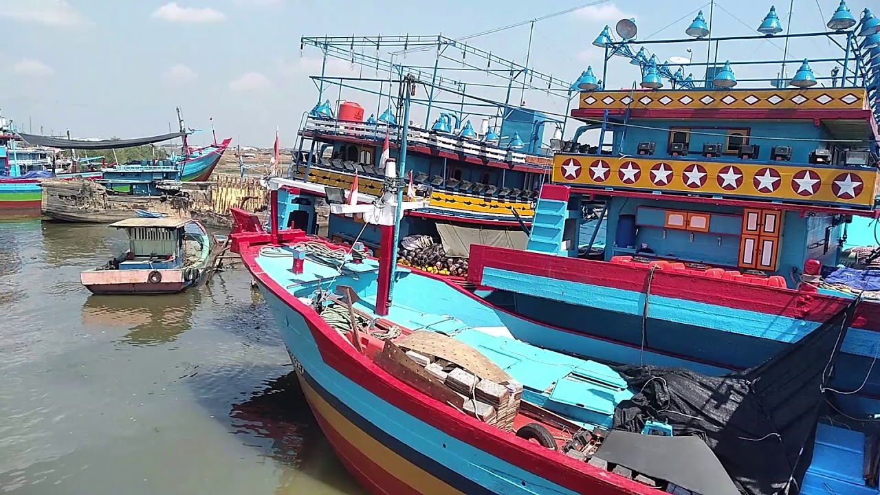 Proses Keluar Pelabuhan Terpadat Di Indonesia  Menuju Pekalongan  Jawa  