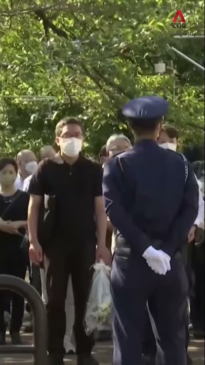 Members of the public paying their respects to former Japan prime minister Shinzo Abe. (Video: APTN)