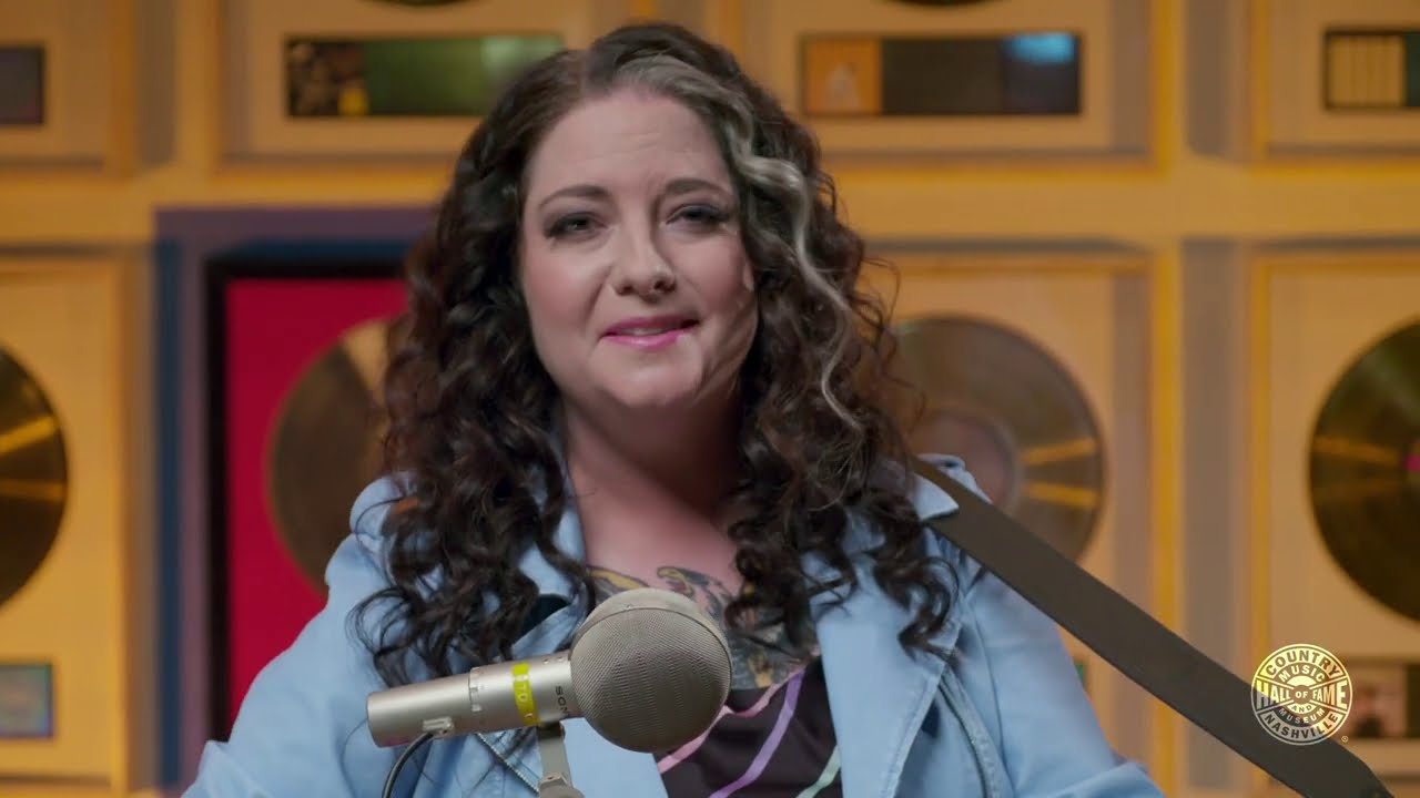 Ashley McBryde – You’re Lookin’ At Country (Loretta Lynn Cover)