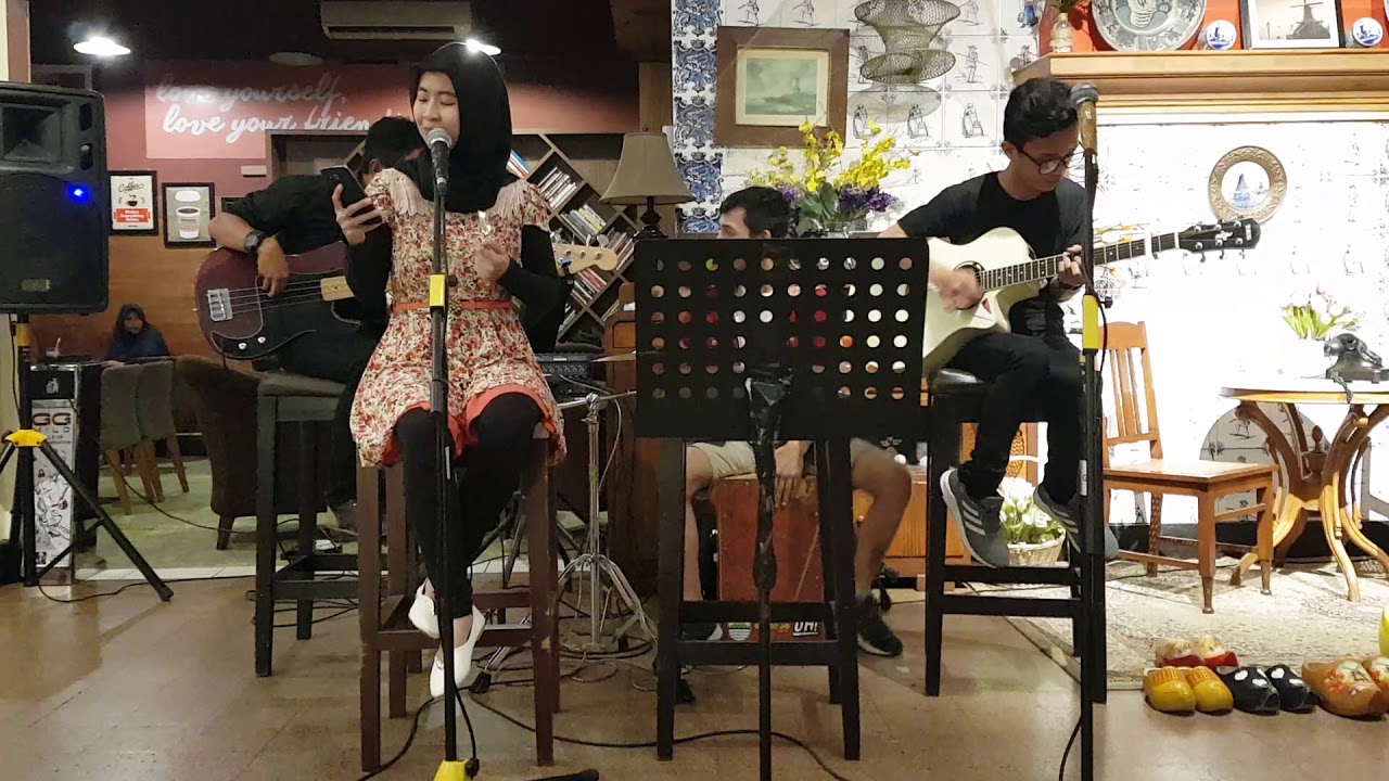 Live Music Bandung - I Will Survive 