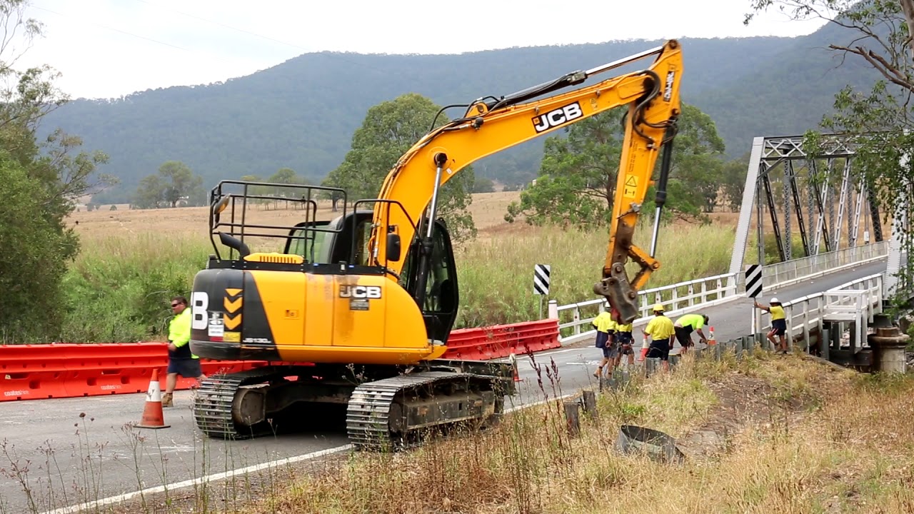 JCB JS130 Excavator with Trappel Earthmoving