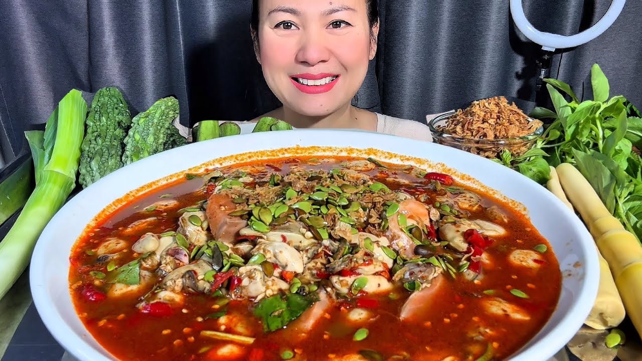 Thaifood ASMR ตำหอยนางรม แซลมอน ปลาร้าต้มเอง หอมนัว Oyster salad with salmon MUKBANG show 