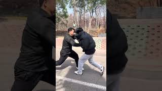 The classic move of Shaolin Quan Double Peaks Piercing the Ears is highly lethal. Save it