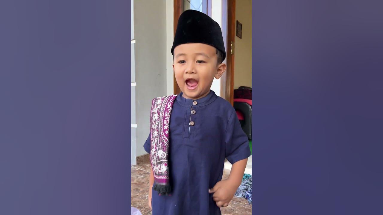 Selamat menjalankan ibadah sholat jum’at untuk semua umat muslim 😍🥰 Aku jum’atan sama kakek niih