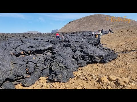People keep walking on LAVA 😳 The last visit to Geldingadalur  (trail flooded next day)