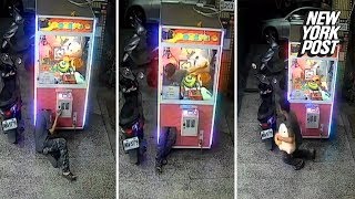 Flexible thief climbs into claw machine crane game for stuffed prize | New York Post