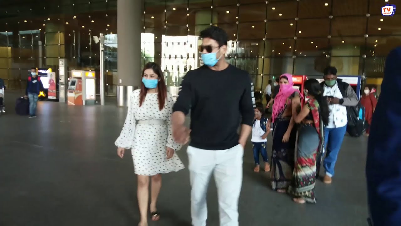 Ballika Vadhu Fame Avika Gor CUTE Moment Seeing Sidharth Shukla And Shehnaz At Airport #sidnaaz