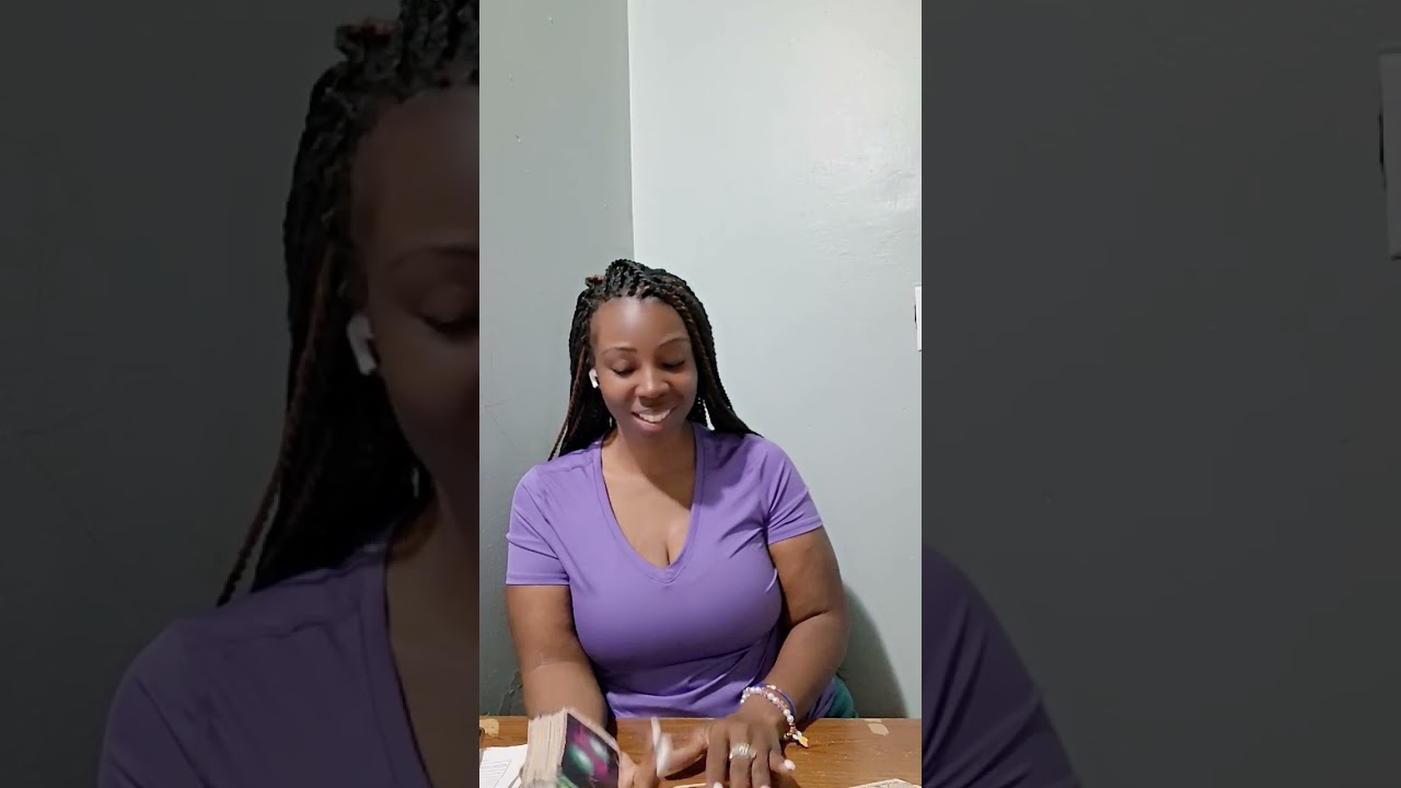 Водолей ♒️ 🏺 был поглощен происходящим и ничего не понимал.