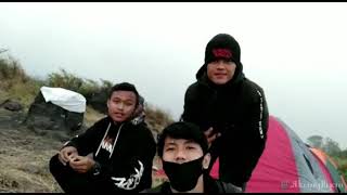 Story WA mendaki gunung