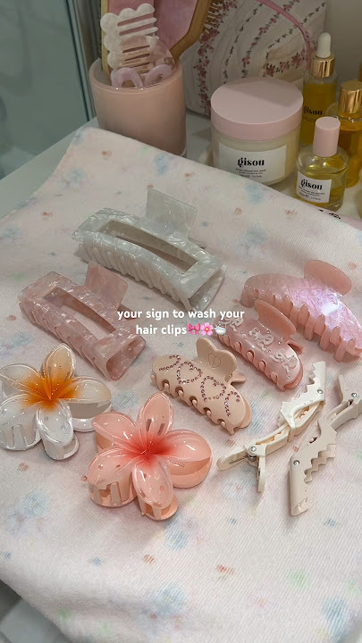 giving my hair clips a bath🛁 #cleaning #aesthetic #asmr #cleaningroutine #hairclip #resetroutine