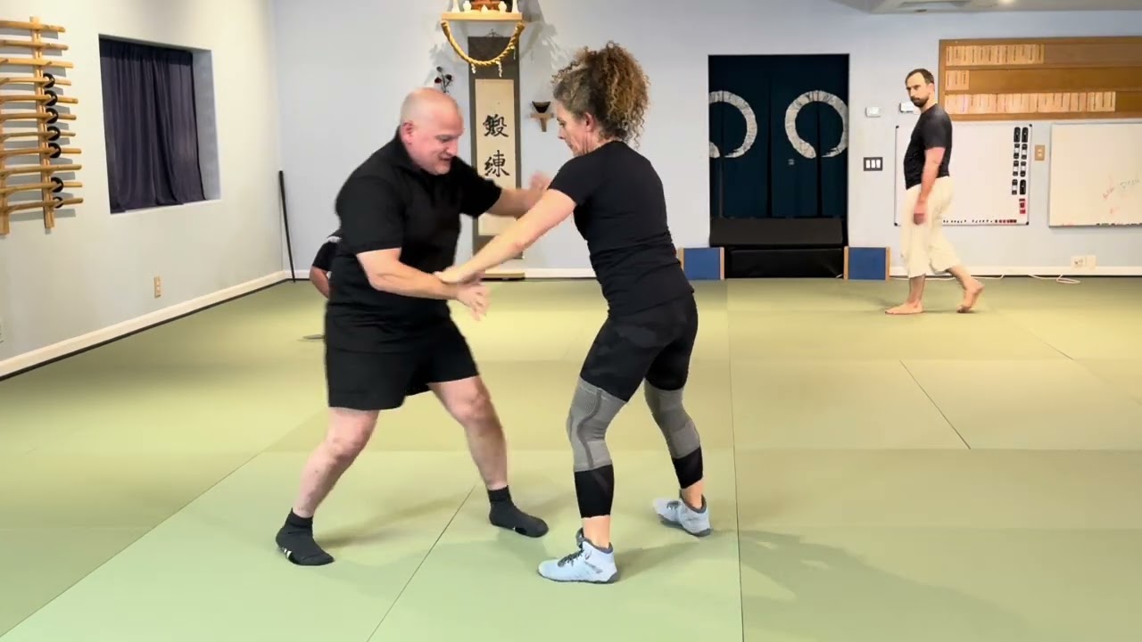 Айкидо: Нахождение пространства Инь — освобождение от захвата за воротник и переход к захвату одн...