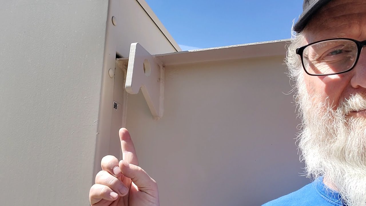 I went to a mall and found a Munzee (spoilers?)