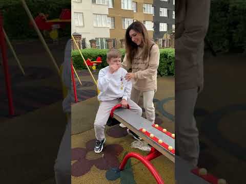 Выберешь друга или маму ?😜 #shorts от Andi like mp4
