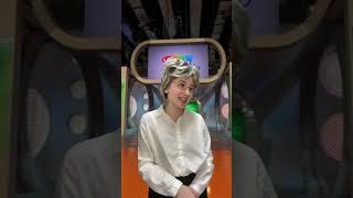 Елена Малышева ведёт передачу