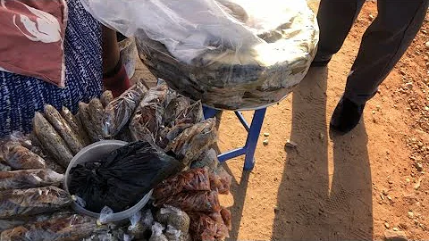 TOUR AND EAT THIS GHANAIAN LOCAL FOOD WITH ME || TYPICAL GHANA FOODS || LIVING IN GHANA