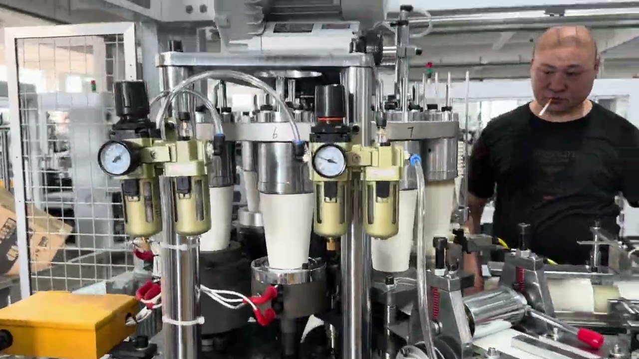 Intelligent high speed paper cup machine produces 12oz paper cups