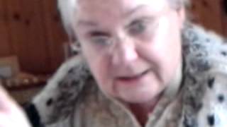 Oma rastet wegen w�sche aus
