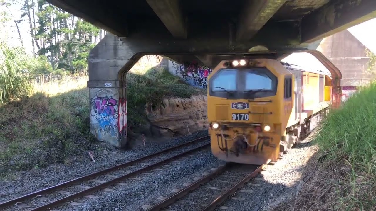 DL 9170 with freight passing under Great south road at Hopuhopu NIMT