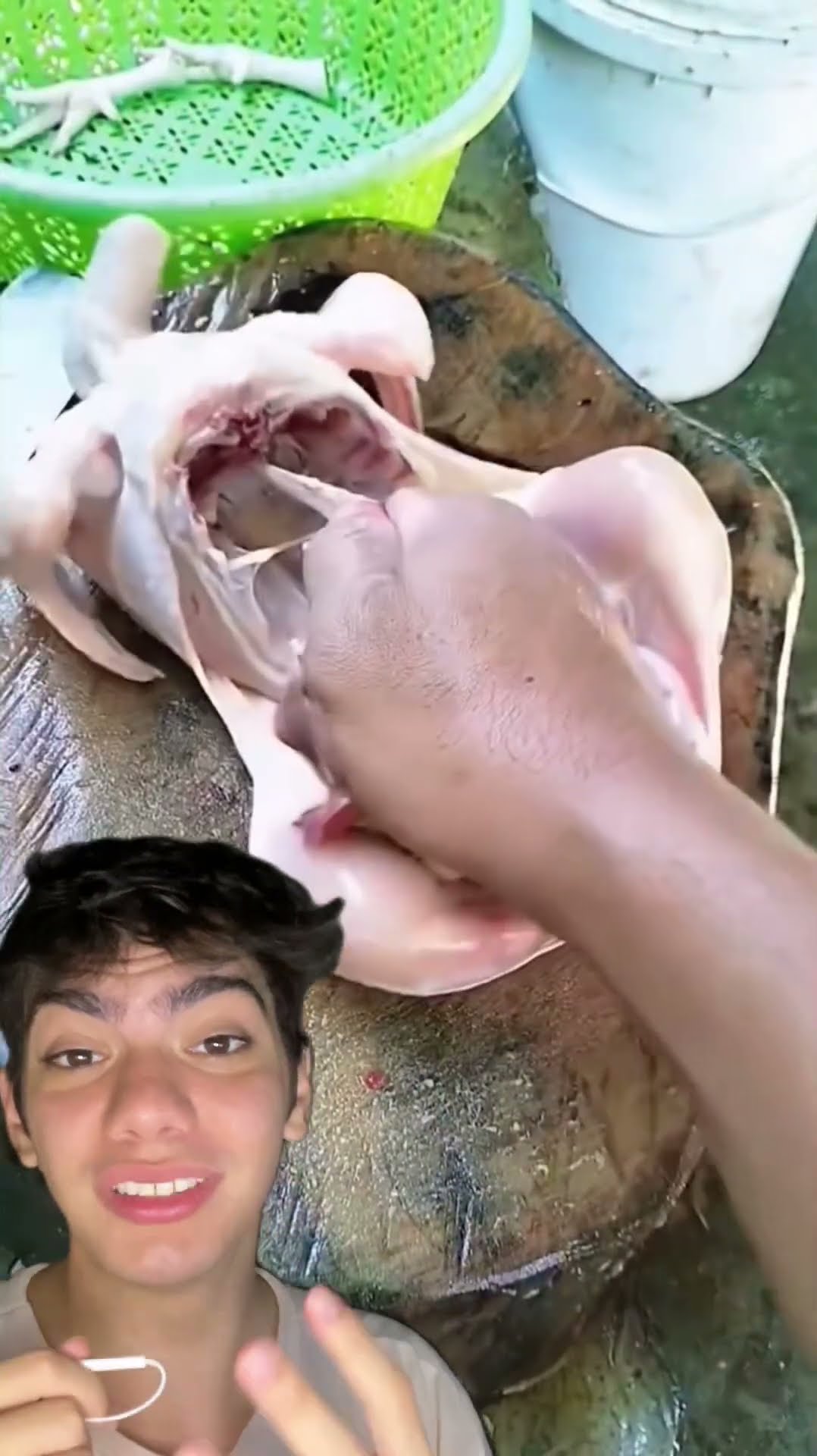 Limpando frango do jeito certo: corte, abra e limpe fácil! Você fazia assim?