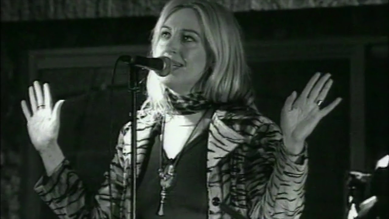 Mercedes Ferrer - El árbol de la magia (Videoclip Oficial)