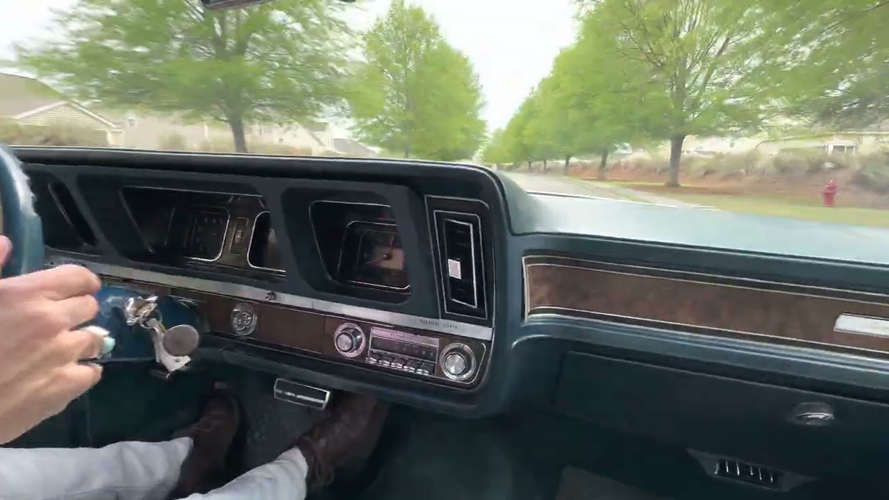 Видео с тест-драйвом кабриолета Oldsmobile 98 1970 года! Мощность просто потрясающая!!
