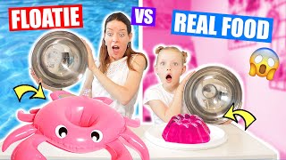 FLOATIES vs. REAL FOOD CHALLENGE!!! [ Mega XL en Mini Floaties] ♥DeZoeteZusjes♥