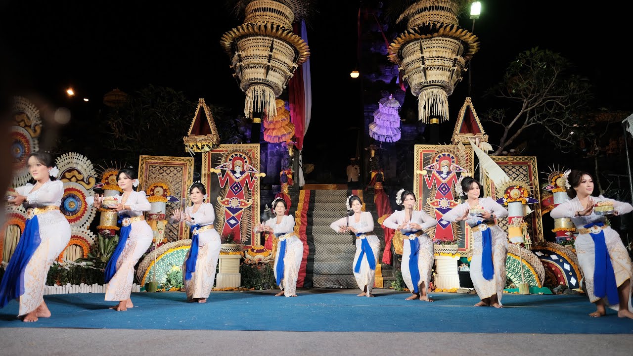 Pendet pemendak PKK Banjar Kauh Desa Getasan, Calonarang ring Pura Luhur Pucak Padang Dawa 