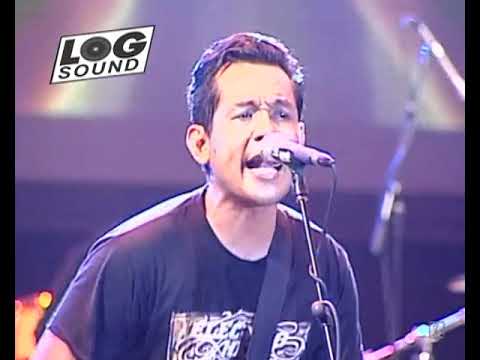 Superman Is Dead ( SID ) JRX masih  tampak lugu saat jadi special star grand final ggrc