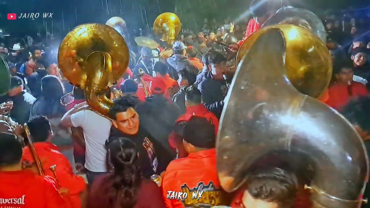 se armó el encuentro 🔥 banda la Reyna de Oaxaca vs la universal/ calenda San Sebastián ETLA Oaxaca 