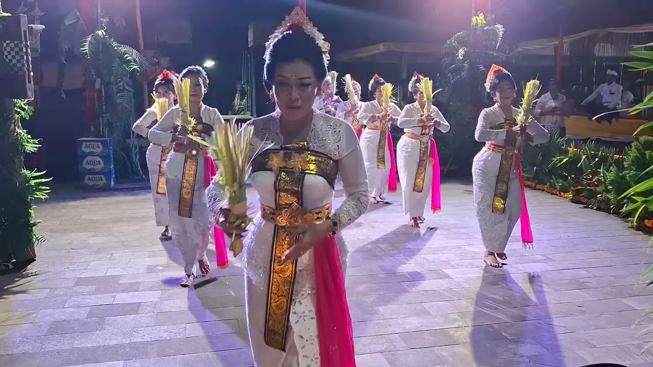 Pendet Sudamala, ST Widya Sutri Puja - Kelan Tuban ring Pura Pucak Mangu...
