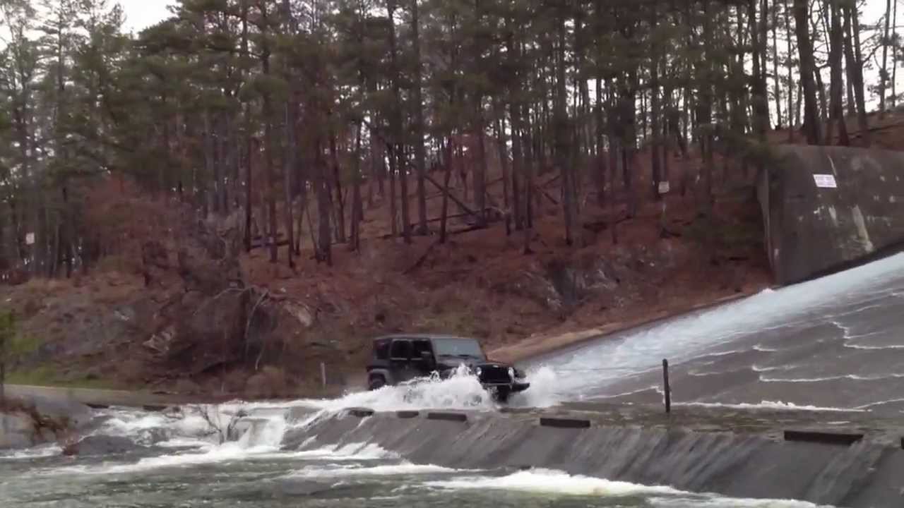 Jeep crossing lake Winona spillway in Arkansas YouTube