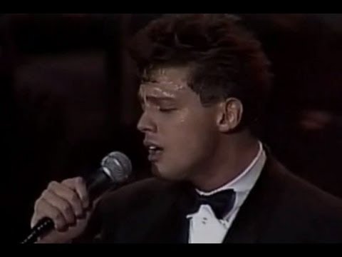 Miguel - Contigo En La Distancia (Live - Auditorio Nacional, México 1992) - YouTube