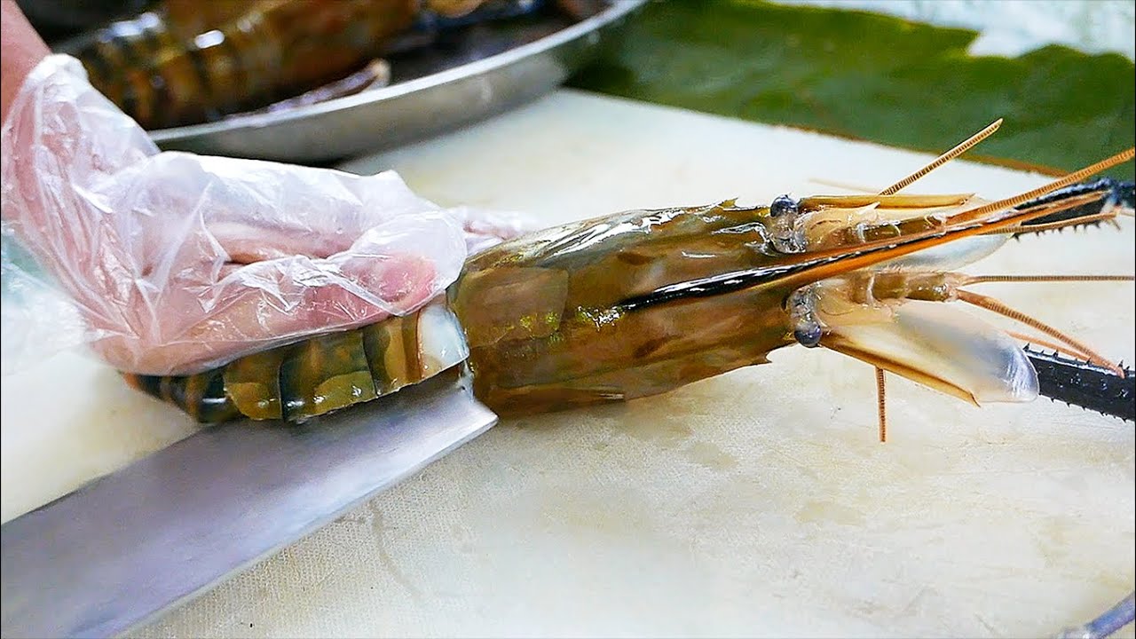 Thai Food - GIANT PRAWN CURRY Aoywaan Bangkok Seafood Thailand | Travel Thirsty