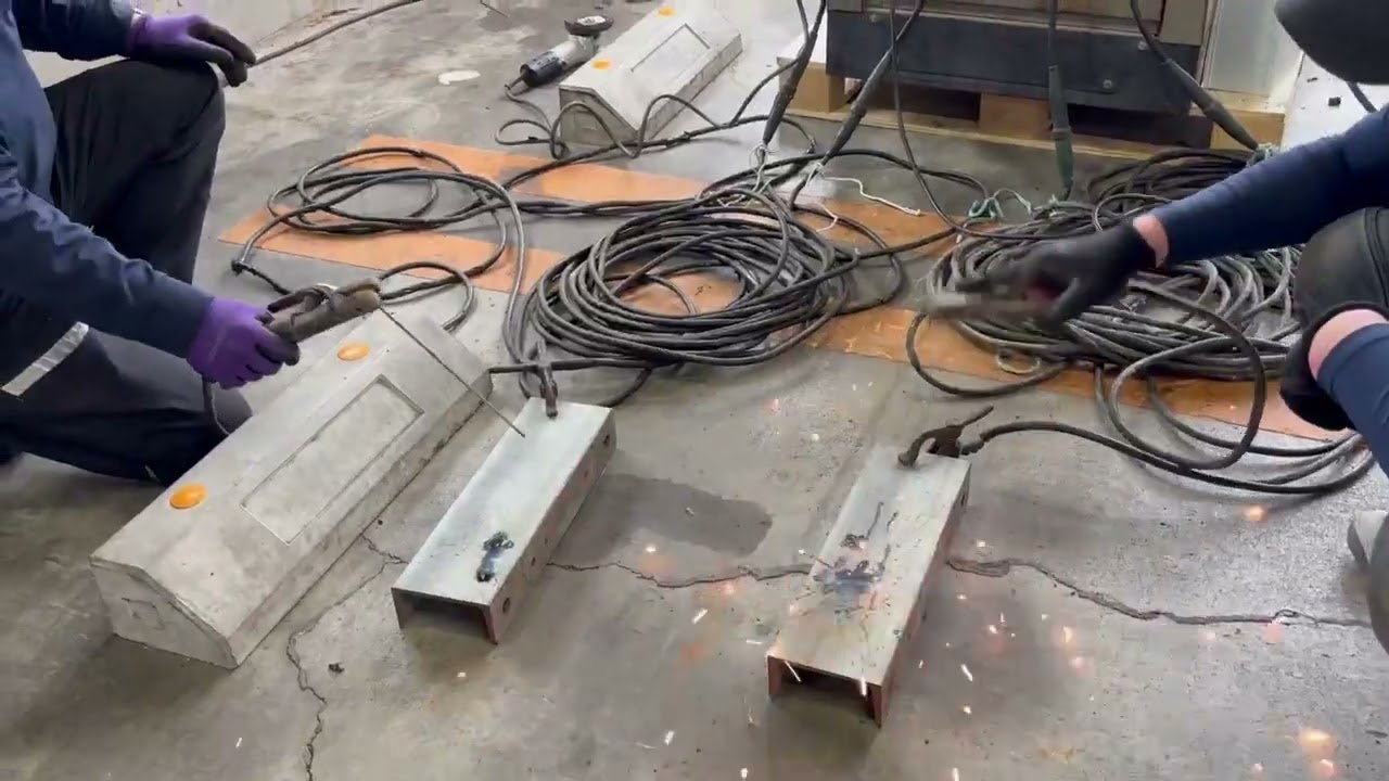 新ダイワ 防音型エンジン発電機兼用溶接機 二人用 DGW310DM2 簡易動作 