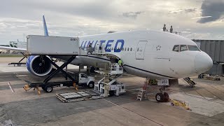 San Francisco (SFO) ~ Washington DC (IAD) - United Airlines - Boeing 777-300ER - Full Flight