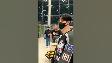 he knows that he is handsome 🔥❤️🤍 #zeenunew #zeepruk #zunshine #zonzon