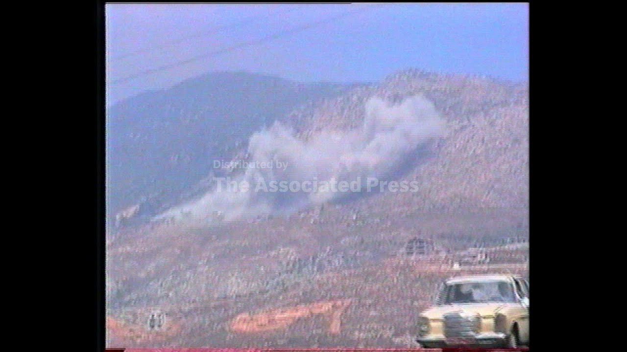 LEBANON: GUERRILLAS AND ISRAELI SOLDIERS DIE IN FOREST FIRE