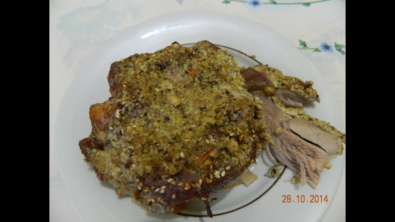 Мясо запеченное в духовке с кунжутом. Очень вкусное и нежное мясо.