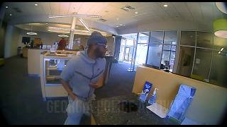 MAN ESCAPES FROM COPS AFTER TRYING TO DEFRAUD THE BANK WITH SOMEONE ELSES IDENTITY!