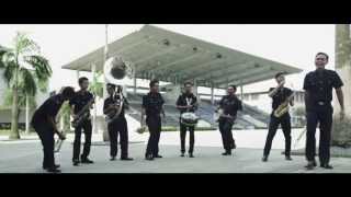 Here's a motivational tune by our police band! "orang singapura" was
originally written zubir said. its lyrics sing of ideal qualities we
should uphold, s...